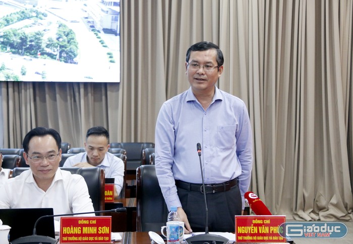 Thứ trưởng Nguyễn Văn Phúc phát biểu tại buổi làm việc.