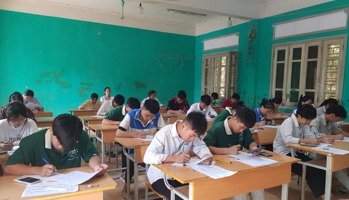 Trường Phổ thông dân tộc nội trú Trung học phổ thông Nậm Pồ tổ chức thi thử tốt nghiệp cho học sinh. Ảnh: NVCC.
