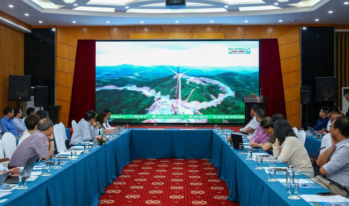 Diễn đàn là dịp để các đại biểu, các chuyên gia, nhà khoa học, nhà quản lý đã tập trung đánh giá về cơ chế, chính sách, công nghệ, tài chính; cơ hội, thách thức và việc huy động, bố trí nguồn lực cho việc phát triển điện gió, các kịch bản Net Zero cho ngành năng lượng Việt Nam.