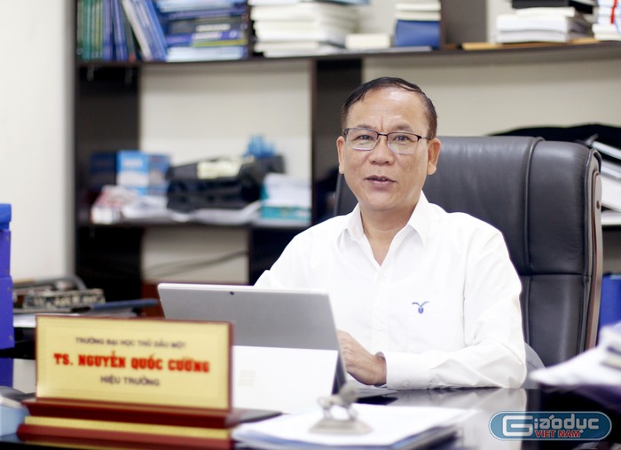 Tiến sĩ Nguyễn Quốc Cường - Hiệu trưởng Trường Đại học Thủ Dầu Một. Ảnh: Mộc Trà.