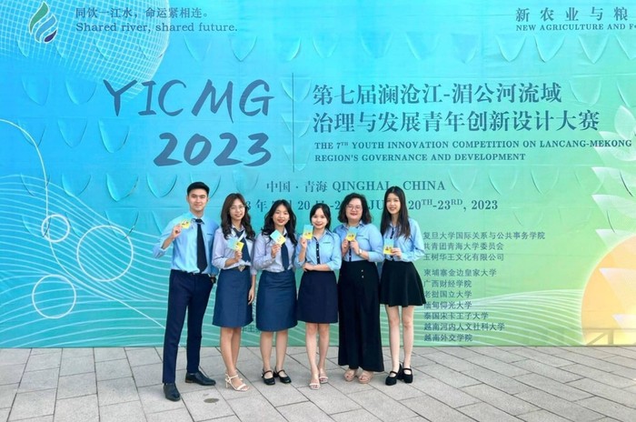 Sinh viên Học viện Ngoại giao tham gia cuộc thi Sáng tạo Thanh niên về Quản trị và Phát triển lưu vực sông Mê Kông (YICMG 2023), ngày 19-23/7/2023, tại Trung Quốc. Ảnh: NTCC.