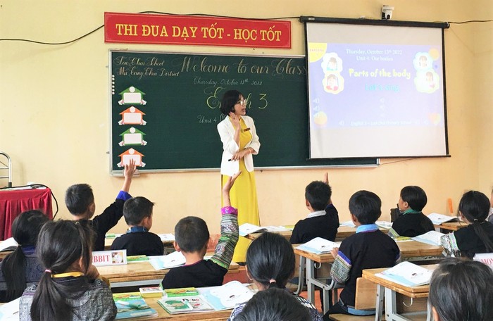 Những năm gần đây, tỉnh Yên Bái đã tăng cường việc sắp xếp, bố trí đội ngũ giáo viên hợp lý, hiệu quả, đảm bảo dạy hết môn, dạy đầy đủ chương trình, nhất là đối với môn Tiếng Anh. Ảnh: NVCC.