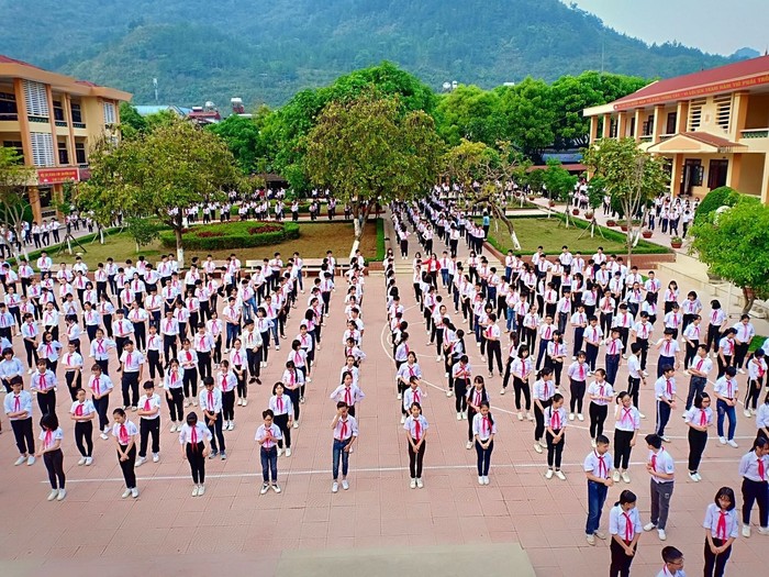 Hoạt động thể dục giữa giờ của các trường trên địa bàn thành phố Lai Châu. Ảnh: NVCC.