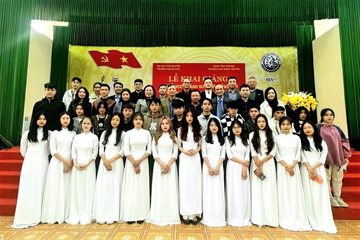 Lễ khai giảng lớp Sư phạm Tiếng Anh tại tỉnh Yên Bái vào tháng 2/2023. Ảnh: NVCC.