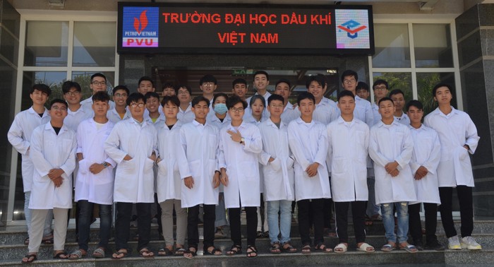 Trường Đại học Dầu khí Việt Nam luôn chú trọng, tạo điều kiện khuyến khích các sinh viên giỏi tham gia nghiên cứu khoa học ngay từ khi còn đang học tập tại nhà trường. Ảnh: NVCC.