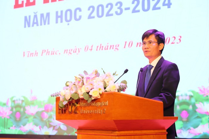 Phó Giáo sư, Tiến sĩ Nguyễn Quang Huy - Bí thư Đảng ủy, Hiệu trưởng Trường Đại học Sư phạm Hà Nội 2 trình bày diễn văn Khai giảng năm học 2023-2024.