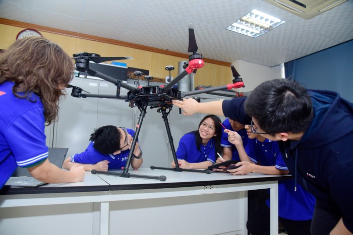 Sinh viên được thực hành, thực tập trên các trang thiết bị hiện đại nhất. Ảnh: NTCC