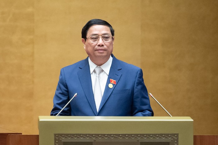 Thủ tướng Chính phủ Phạm Minh Chính trình bày Báo cáo kết quả thực hiện kế hoạch phát triển kinh tế - xã hội năm 2023; dự kiến kế hoạch phát triển kinh tế - xã hội năm 2024. Ảnh: quochoi.vn.
