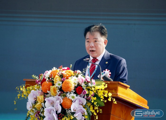 Phó Giáo sư, Tiến sĩ, Nhà giáo nhân dân Nguyễn Trọng Cơ - Bí thư Đảng ủy, Giám đốc Học viện Tài chính.