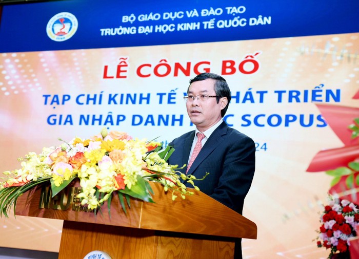 Thứ trưởng Bộ Giáo dục và Đào tạo Nguyễn Văn Phúc phát biểu tại buổi lễ. Ảnh: NTCC.