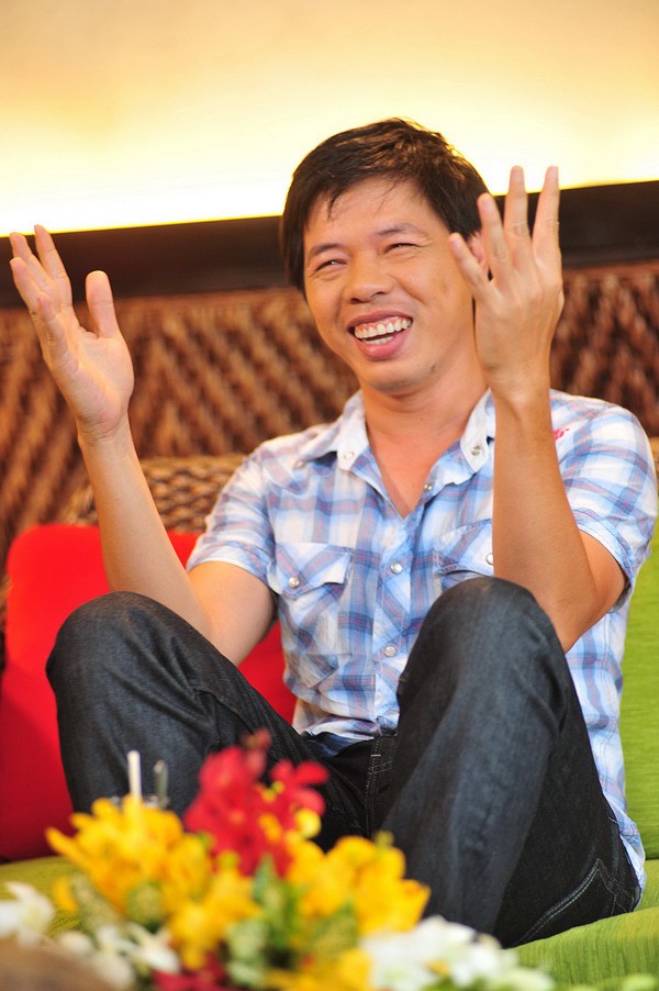 Thái Hòa cười tươi hết cỡ nói về thành công của anh với vai diễn gay "Chị Hội" trong "Để mai tính" và cả bộ phim điện ảnh "Long Ruồi".