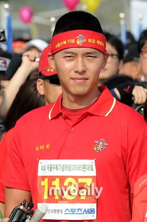 Hyun Bin thi chạy trong màu áo Hải quân Lục chiến ảnh 7