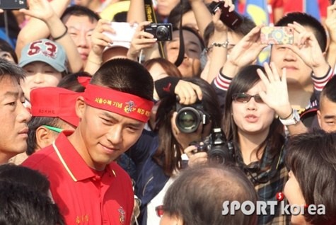 Hyun Bin thi chạy trong màu áo Hải quân Lục chiến ảnh 4