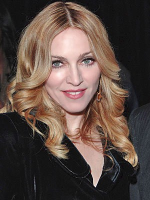 Trong một cuộc phỏng vấn gần đây với tờ The Advocate, "nữ hoàng nhạc pop" Madonna ám chỉ rằng "bà mẹ quái vật" Lady Gaga, người từng bị cô cho là "làm lại ca khúc" của cô, không tài năng và xuất sắc bằng Britney Spears thời đỉnh cao.