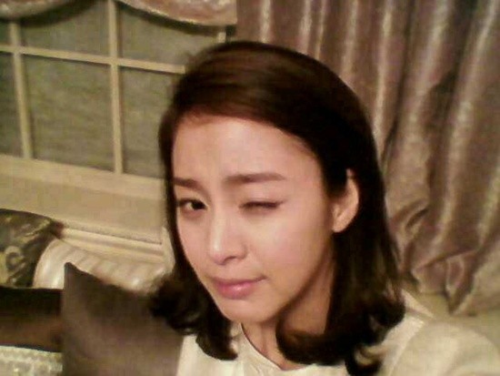 Khoảnh khắc pose hình nghịch ngợm của Kim Tae Hee