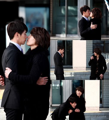 8. Phim "Secret Garden" (Vườn bí mật, 2010): Nụ hôn bất ngờ giữa hai anh em họ là Joo Won (Hyun Bin đóng) và Oska (Yoon Sang Hyun đóng). Thực chất lúc này Gil Ra Im (Ha Ji Won đóng) đang ở trong thân xác của Joo Won.