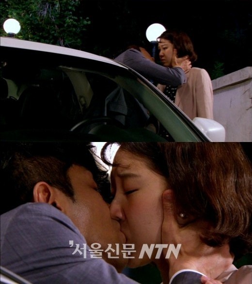 19. Phim "The greatest love" (2011): Nụ hôn nạp điện giữa Dok Go Jin (Cha Seung Won đóng) và Go Ae Jung (Gong Hyo Jin đóng) khi Dok Go Jin nhoài người qua cửa sổ và hôn Ae Jung.