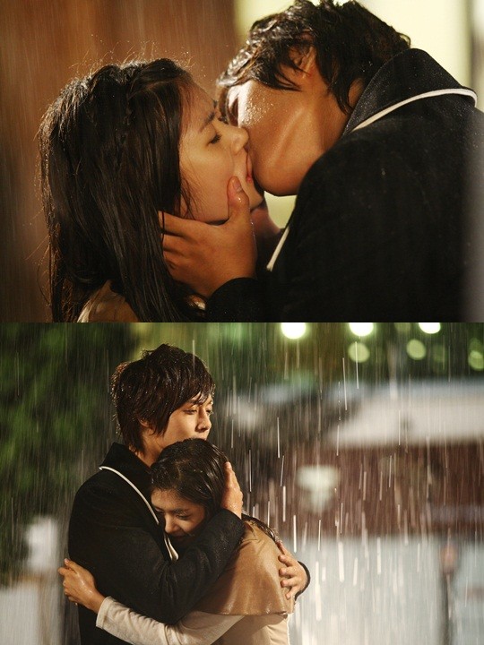 6. Phim "Mischievous kiss" (Thơ ngây, 2010): Nụ hôn trong mưa mãnh liệt và ngọt ngào, khiến không ít fan của anh chàng Kim Hyun Joong phải "vỡ tim".