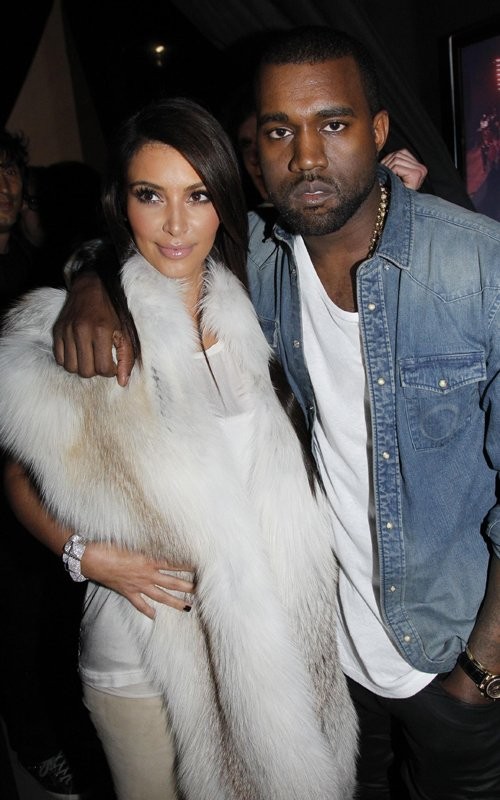Kim Kardashian vừa có mặt tại tuần lễ thời trang của Kanye West hôm 7/3. Bên cạnh Kim, các tên tuổi lớn khác như Sean Diddy Combs, Alicia Keys hay Rosario Dawson cũng có mặt.