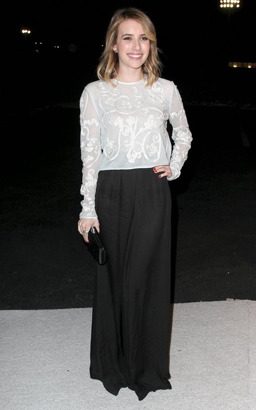 Emma Roberts xuất hiện xinh đẹp tại show thời trang "Rooms LA" ở West Hollywood tối thứ Hai. Nữ diễn viên sang trọng trong bộ áo trắng và váy đen dài. Sắp tới, Emma Roberts sẽ sánh vai cùng Liam Hemsworth và Dwayne Johnson trong bộ phim mới "Empire State".