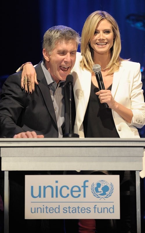 Heidi Klum và Tom Hanks vừa cùng nhau xuất hiện tại buổi biểu diễn của các ngôi sao hàng đầu cho UNICEF tại nhà hát El Rey, Los Angeles hôm 15/3.
