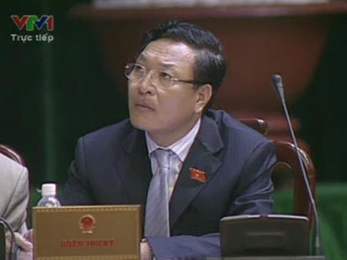 Bộ trưởng Phạm Vũ Luận trong phiên chất vấn và trả lời chất vấn sáng ngày 24/11.
