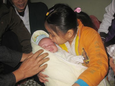 Phạm Xuân Hà bên người chị gái bé nhỏ trong sáng ngày 11.12