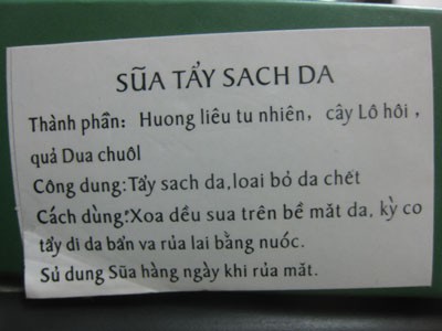 Phần nhãn tiếng Việt trên sản phẩm mà chị Chi mua tại cungmua.com không rõ ràng, sai ngữ pháp, không hề có thông tin đơn vị nhập khẩu, phân phối.