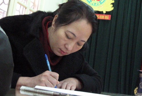 Bà chủ Tuyết Minh tại cơ quan cảnh sát điều tra ( Ảnh: Vnexpress).