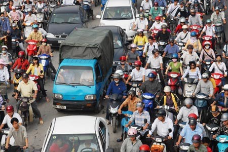 Vấn nạn ùn tắc giao thông vẫn là nỗi lo của người dân ở các đô thị lớn (Ảnh: Vnexpress).