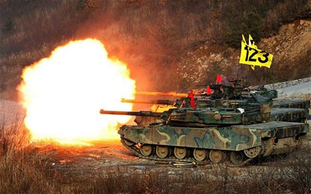 Tăng K-1a của quân đội Hàn Quốc tham gia tập trận bắn đạn thật