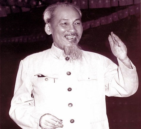 Mừng ngày sinh nhật Đảng, chúng ta lại nhớ đến những công lao to lớn của lãnh tụ Nguyễn Ái Quốc - Hồ Chí Minh, Người đã sáng lập và rèn luyện Đảng ta.