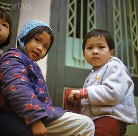 Những nét mặt, nụ cười hồn nhiên của các cô bé, cậu bé Hà Nội năm 1973.
