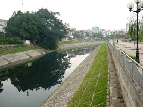 Bạn đọc cho rằng nên cải tạo lại mặt nước các con sông và phát triển mạng lưới đường thủy ở Hà Nội sẽ mang lại hiệu quả trong việc chống ùn tắc giao thông (Ảnh minh họa/Internet).