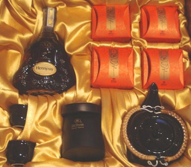 Hộp bánh Trung thu VIP bạch kim với rượu Hennessy XO giá khủng nhất của khách sạn Hilton: 3.800.000 đồng/hộp