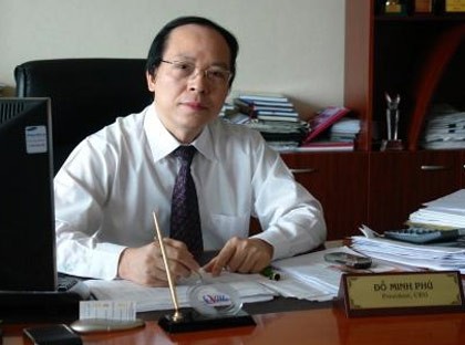 Ông Đỗ Minh Phú (Chủ tịch Tập đoàn Doji) tin tưởng: Hiện tượng giá vàng bất thường cao hơn thế giới sẽ sớm chấm dứt khi có sự can thiệp của các chính sách từ Ngân hàng Nhà nước.