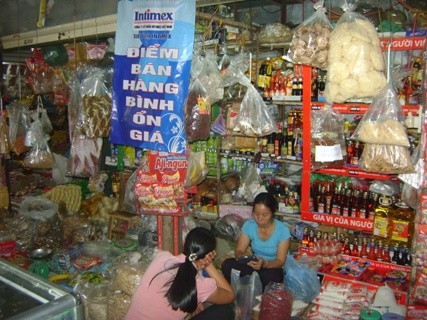 Theo khảo sát của pv, hàng BOG tại những điểm bán hàng trong nhiều chợ trên địa bàn HN rất nghèo nàn. (Ảnh: GDVN)