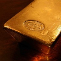 Giá vàng trong nước sáng nay (25/10) vẫn chênh vênh ở ngưỡng 44 triệu đồng/lượng, giảm nhẹ trong khi giá vàng trên thế giới đang tăng mạnh.