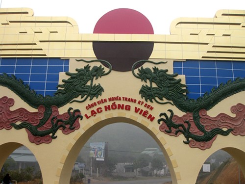 4. Cúng giỗ online Đây là dịch vụ lần đầu tiên xuất hiện tại Việt Nam cũng như trên thế giới do Công viên nghĩa trang Lạc Hồng Viên cung cấp.