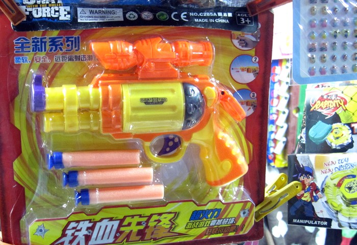 Những sản phẩm đồ chơi dành cho trẻ em được bày bán khá nhiều.