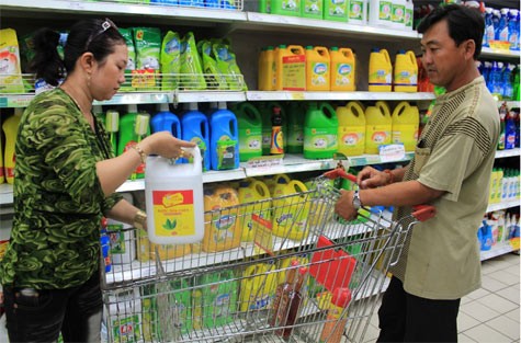 Bà Vũ Thị Hậu, Phó Tổng Giám đốc công ty cổ phần Nhất Nam (hệ thống siêu thị Fivimart) khẳng định: Chưa Tết năm nào bình ổn giá như Tết năm nay.
