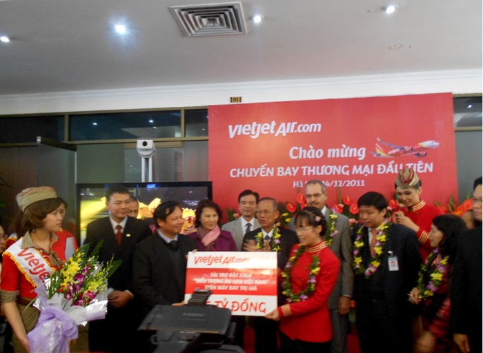 Chính thức cất cánh trên bầu trời Việt Nam, VietJetAir tài trợ đặt Logo“biểu tượng du lịch Việt Nam" trên máy bay trị giá 2.5 tỷ đồng