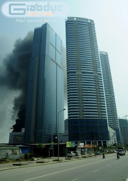 Sống trong tòa nhà cao nhất Việt Nam nhưng các đại gia tại đây luôn nơm nớp lo sự cố cháy nhà. (Ảnh: Giáo Dục Việt Nam).