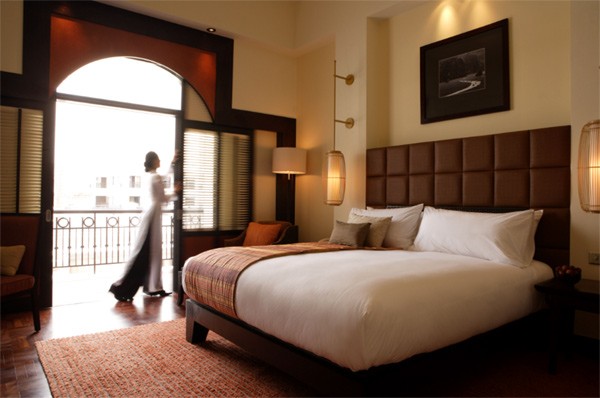 Tại khách sạn 5 sao InterContinental Hanoi Westlake, phòng ngủ rộng tối thiểu 43 m2, được xếp vào loại phòng rộng nhất trong các khách sạn ở Hà Nội.