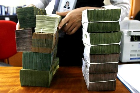 Năm 2011, nhân viên Vietcombank có mức thu nhập bình quân 22,4 triệu đồng, hiện đang tạm dẫn đầu trong ngành ngân hàng (Ảnh minh họa).