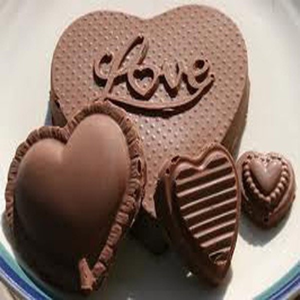 Hộp chocolate Belcholat với bộ sưu tập trái tim độc đáo này được bán với giá 500.000 đồng tại Ngọc Thủy, Long Biên, Hà Nội, Tel: 01667079359).