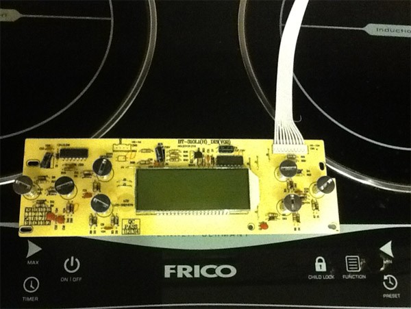 Một linh kiện của bếp điện từ Frico - bộ vi mạch có giá 35 USD.