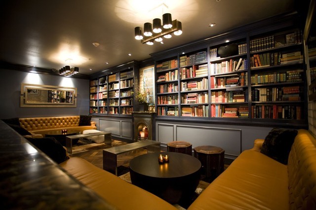 3. Library Bar (New York - Mỹ) Mở cửa vào năm 2000, Library Bar được thiết kế giống như một thư viện khổng lồ với hàng trăm đầu sách. Với lò sưởi và hệ thống chiếu sáng tạo cảm giác ấm áp, quầy bar này chắc chắn sẽ là điểm đến lý tưởng cho những ai yêu thích sự yên tĩnh trong ngày đông lạnh giá.