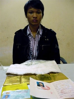 Tới ngày 16/3, Đồn Biên phòng cửa khẩu Lào Cai đã ra quyết định khởi tố vụ án hình sự “vận chuyển trái phép hàng hóa qua biên giới” để tiến hành điều tra theo quyền hạn của Bộ đội Biên phòng.