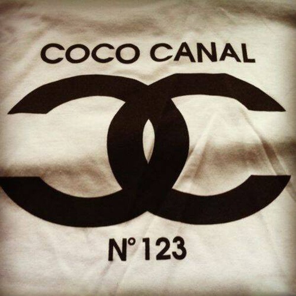 Coco Canal và hai chữ C ngược lồng vào nhau một cách đầy “tình ý”.